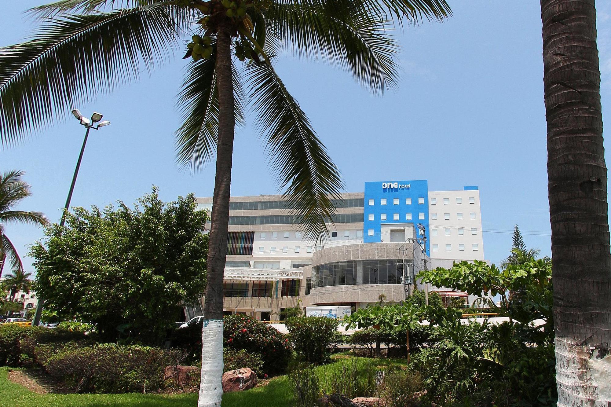 One Puerto Vallarta Aeropuerto Hotel ภายนอก รูปภาพ