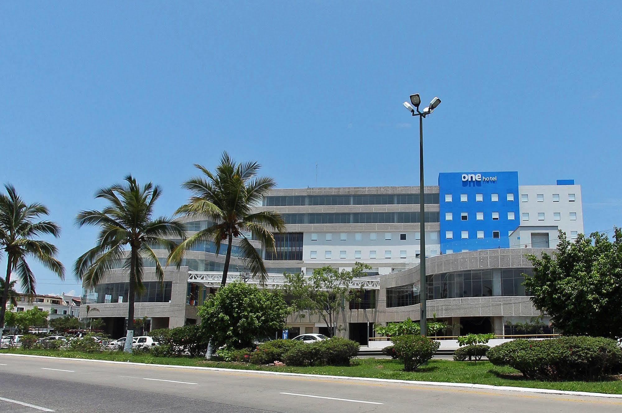 One Puerto Vallarta Aeropuerto Hotel ภายนอก รูปภาพ